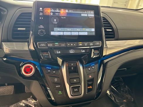 Used 2024 Honda Odyssey Elite image 11