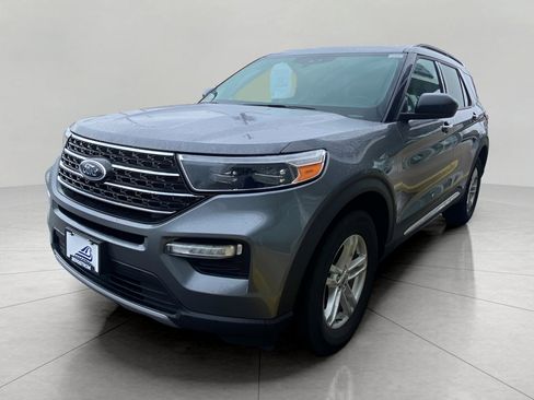 Certified 2023 Ford Explorer XLT w/ Equipment Group 202A AWD/4WD image 3