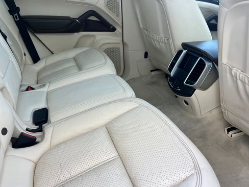 Used 2017 Porsche Cayenne S image 31