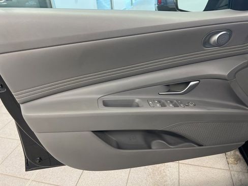 Used 2021 Hyundai Elantra SEL w/ Convenience Package image 16