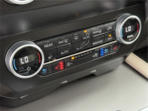 Used 2021 Ford Expedition Max XLT AWD/4WD image 19