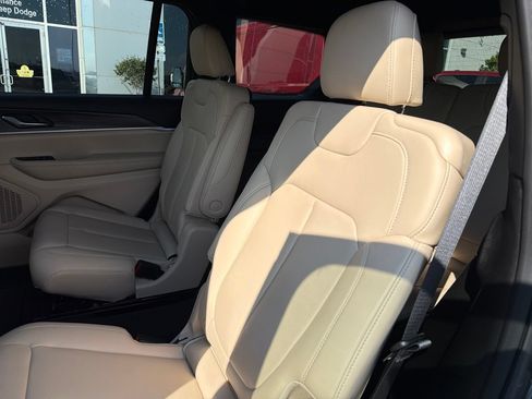 Used 2025 Jeep Grand Cherokee L Limited AWD/4WD image 20