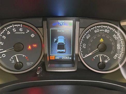 Used 2023 Toyota Tacoma TRD Off-Road image 31