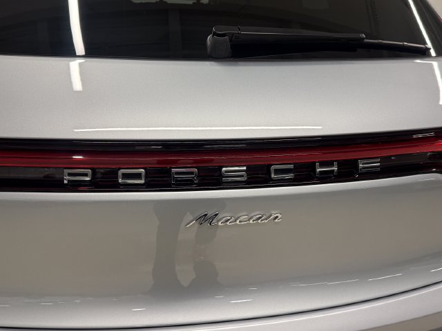 Certified 2026 Porsche Macan AWD/4WD image 13
