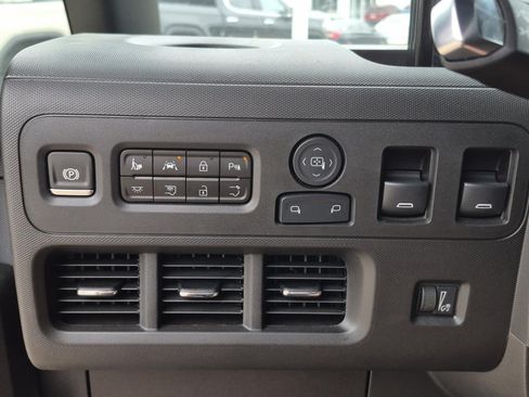 Used 2025 Chevrolet Brightdrop 600 AWD/4WD image 18