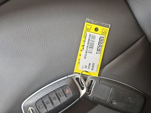Certified 2025 Nissan Sentra SR w/ SR Premium Package FWD image 30