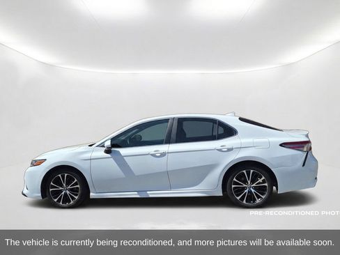 Used 2019 Toyota Camry SE w/ Carpet Mat Package FWD image 9