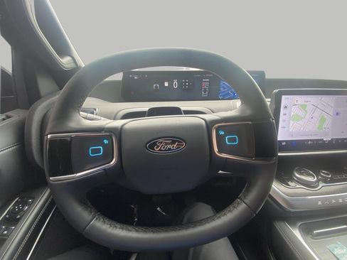 Used 2026 Ford Expedition Platinum w/ Stealth Performance Package AWD/4WD image 17
