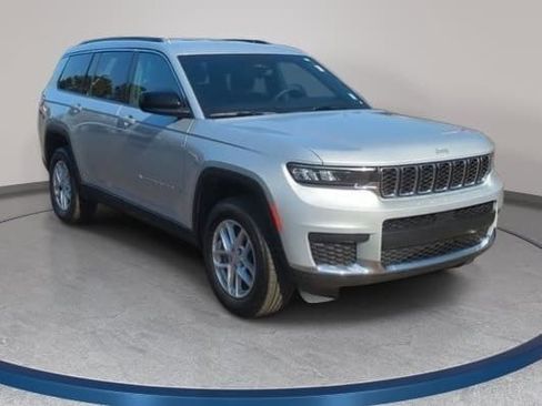 Used 2024 Jeep Grand Cherokee L Laredo w/ Luxury Tech Group I AWD/4WD image 3