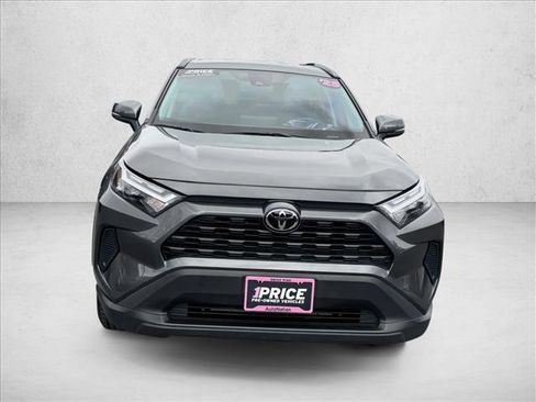 Used 2025 Toyota RAV4 XLE AWD/4WD image 2