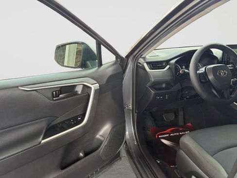 Used 2021 Toyota RAV4 LE AWD/4WD image 11