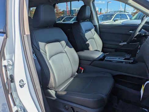 New 2025 Nissan Pathfinder SL image 32