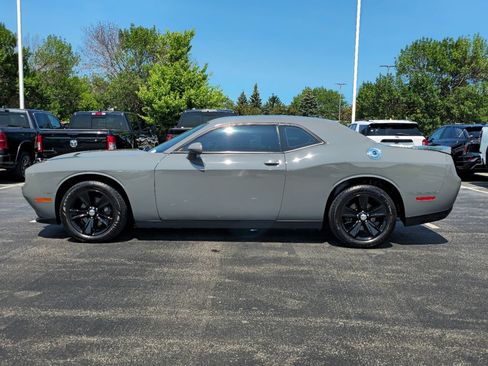 Used 2019 Dodge Challenger SXT RWD image 11