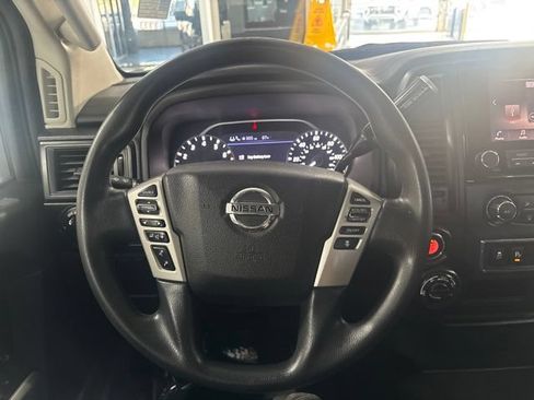 Used 2022 Nissan Titan SV AWD/4WD image 18