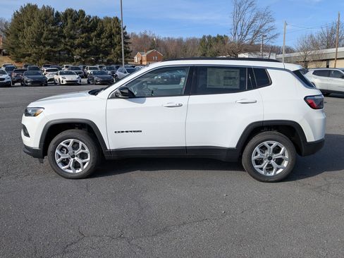 New 2026 Jeep Compass Latitude image 8