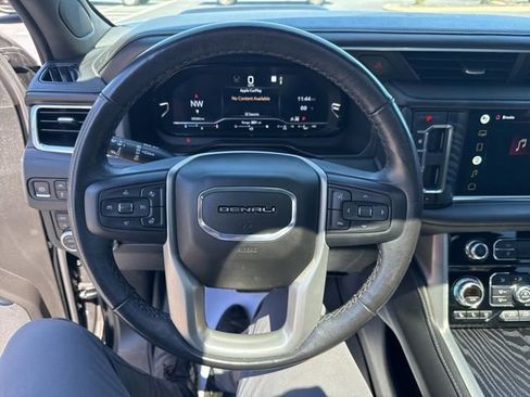 Used 2022 GMC Yukon XL Denali w/ Denali Premium Package AWD/4WD image 19