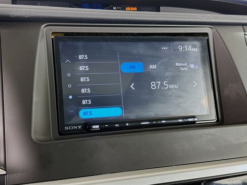 Used 2018 Toyota Highlander XLE w/ Carpet Mat Package (TMS) AWD/4WD image 21