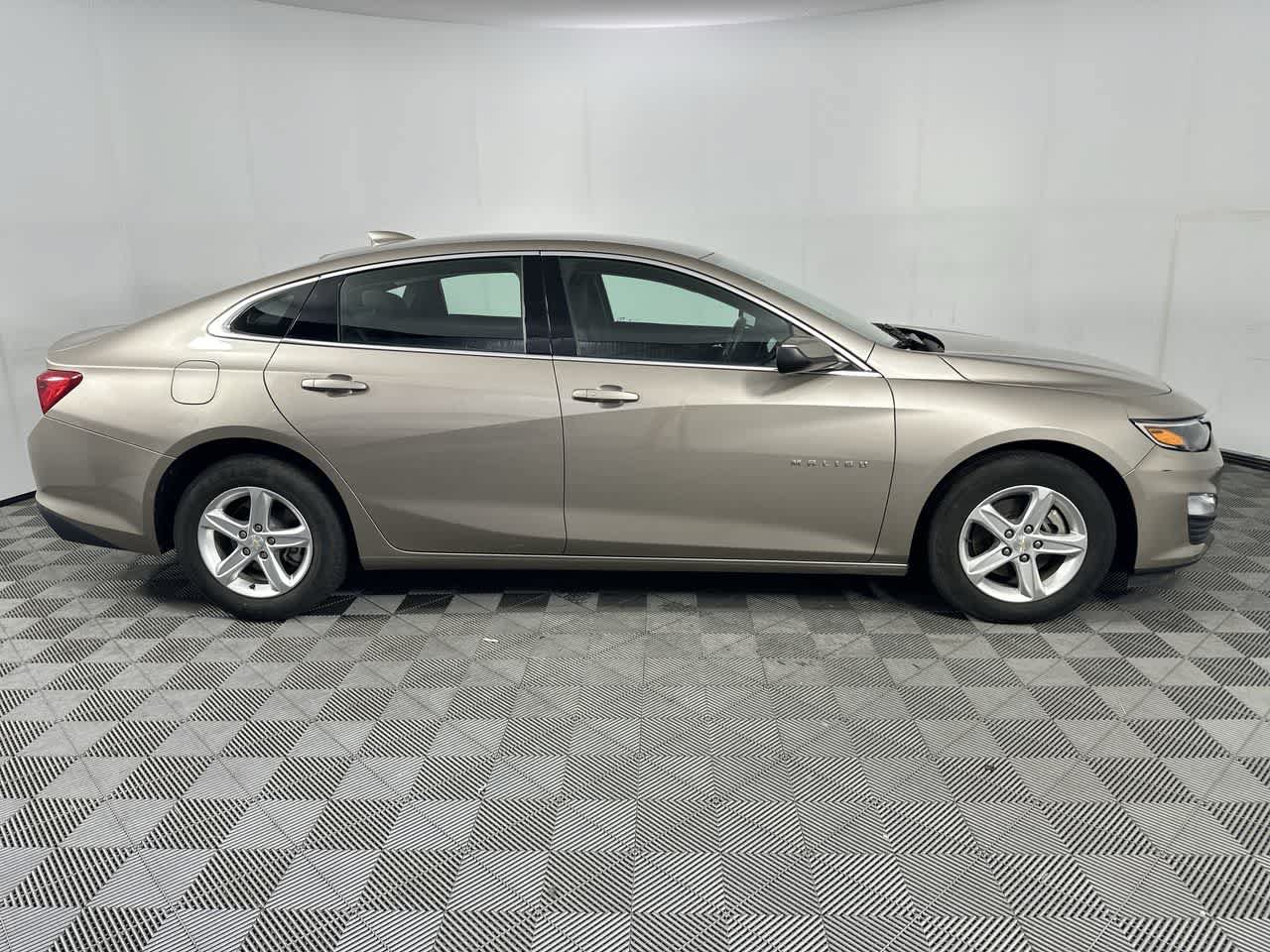 Used 2024 Chevrolet Malibu LT FWD image 9
