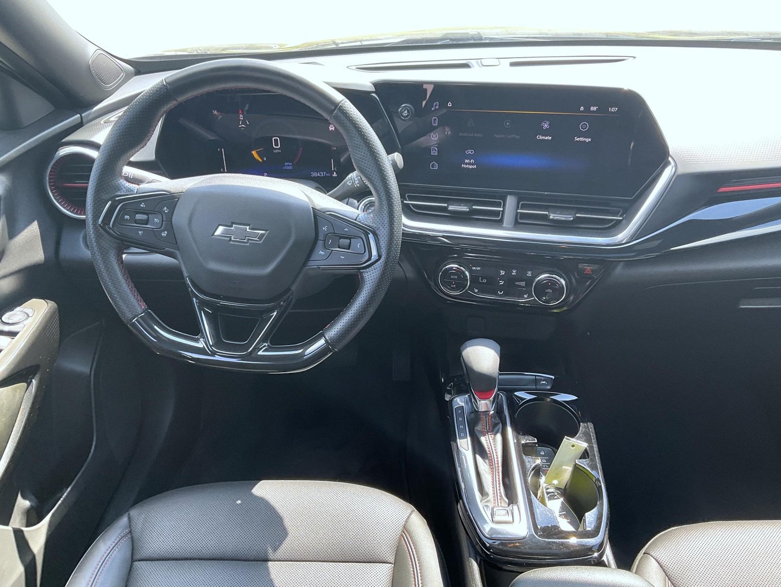 Used 2024 Chevrolet Trax RS w/ Sunroof Package FWD image 14