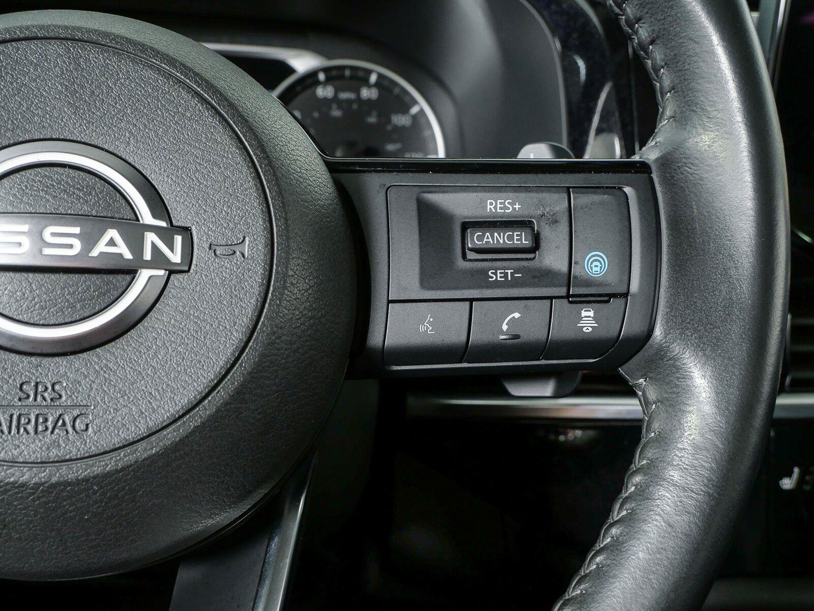 Used 2023 Nissan Pathfinder SV w/ SV Premium Package FWD image 11