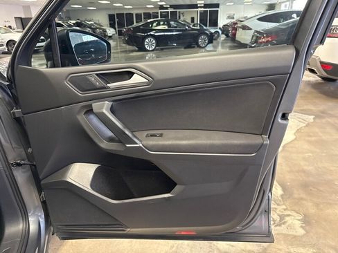 Used 2020 Volkswagen Tiguan S image 28