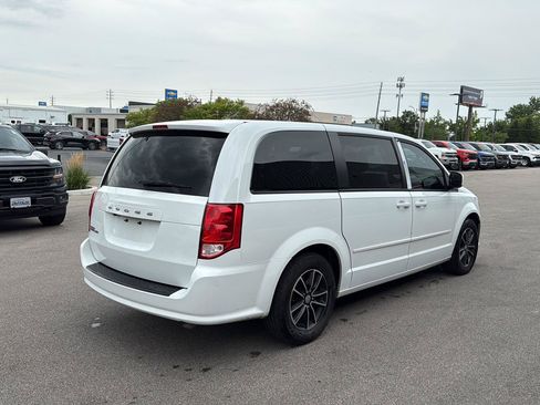 Used 2016 Dodge Grand Caravan SXT FWD image 3