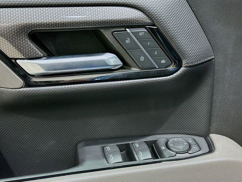 Certified 2022 Chevrolet Silverado 1500 ZR2 w/ Technology Package AWD/4WD image 26