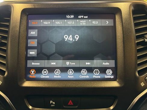 Used 2020 Jeep Cherokee Trailhawk w/ Cold Weather Group image 18