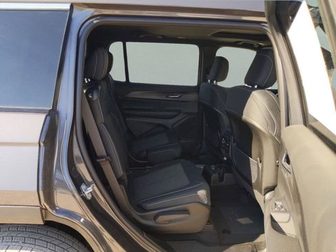 New 2025 Jeep Grand Cherokee L Laredo w/ Luxury Tech Group I RWD image 28