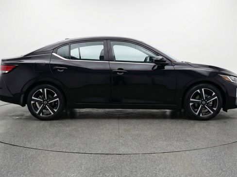 Used 2025 Nissan Sentra SV image 11