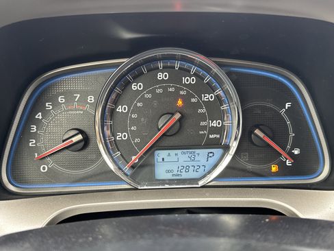 Used 2013 Toyota RAV4 Limited w/ Preferred Accessory Pkg image 18