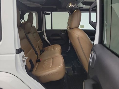 Used 2020 Jeep Wrangler Unlimited Sahara image 22