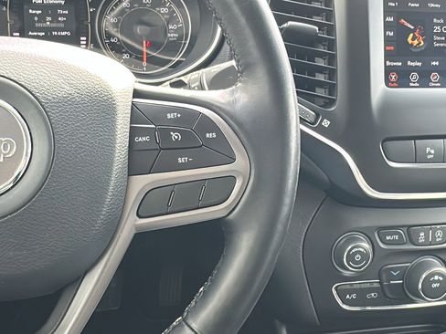 Used 2021 Jeep Cherokee Latitude Lux image 17