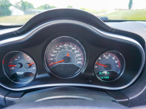 Used 2013 Dodge Avenger SE FWD image 11