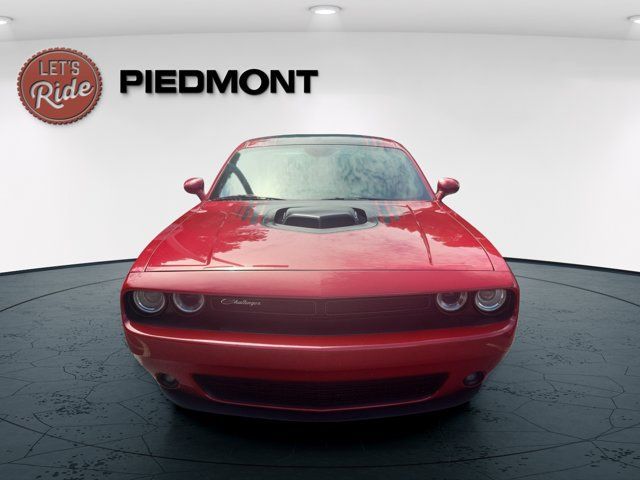 Used 2016 Dodge Challenger R/T RWD image 2
