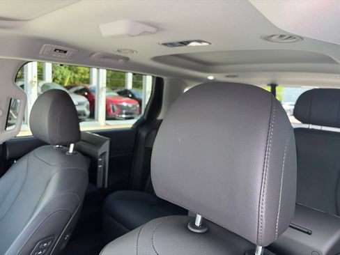 Used 2026 Kia Carnival SX Prestige FWD image 8