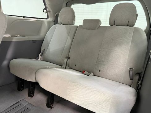 Used 2011 Toyota Sienna LE FWD image 18