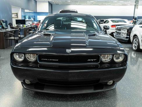 Used 2010 Dodge Challenger SRT8 RWD image 2