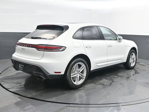 Certified 2022 Porsche Macan image 7