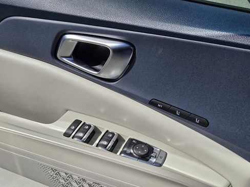 New 2026 Kia Carnival EX FWD image 18