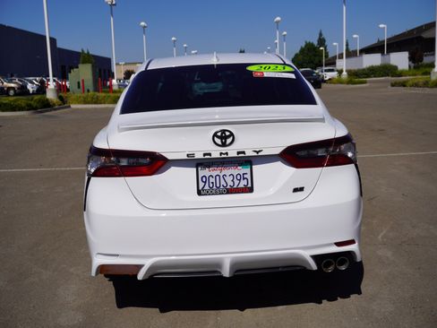 Used 2023 Toyota Camry SE FWD image 9