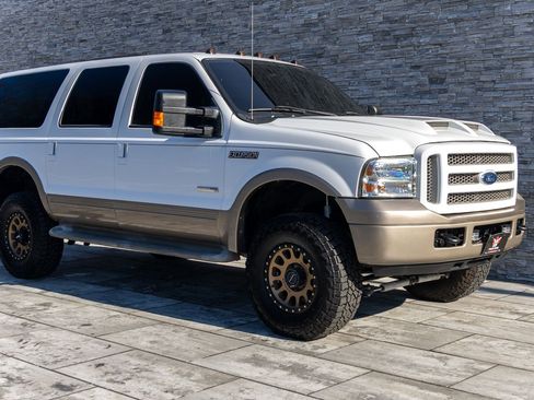 Used 2005 Ford Excursion Eddie Bauer image 9