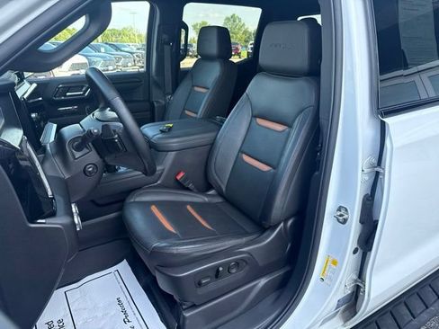 Used 2024 GMC Sierra 1500 AT4 w/ Technology Package AWD/4WD image 15