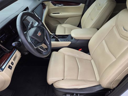 Used 2017 Cadillac XT5 Premium Luxury FWD image 11