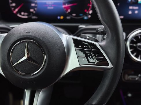 Used 2024 Mercedes-Benz GLB 250 image 18