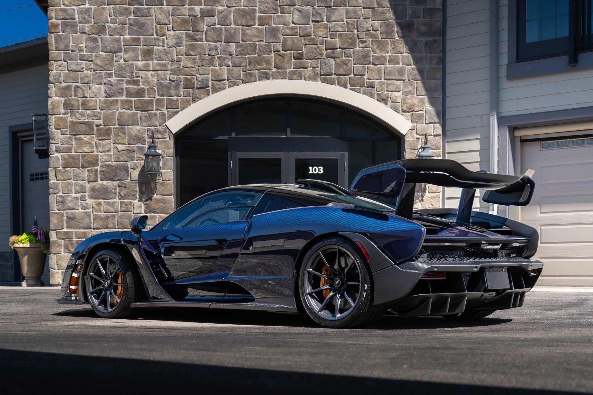 Used 2019 McLaren Senna RWD image 25