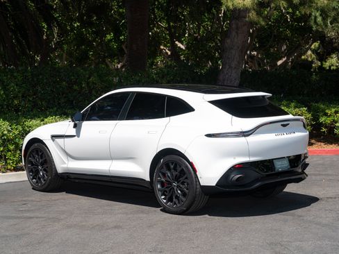 Used 2023 Aston Martin DBX AWD/4WD image 4