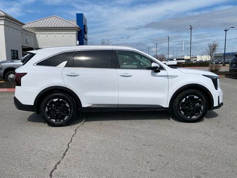 Used 2025 Kia Sorento S w/ Panoramic Sunroof Package image 8