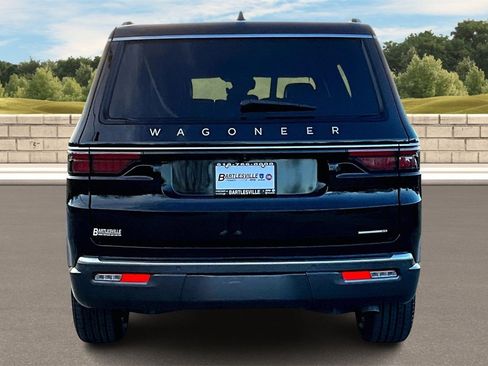 Used 2022 Jeep Wagoneer Series III w/ Flexible Seating Group image 4