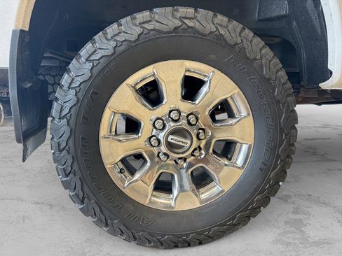 Used 2019 Ford F250 Lariat w/ Lariat Ultimate Package AWD/4WD image 13